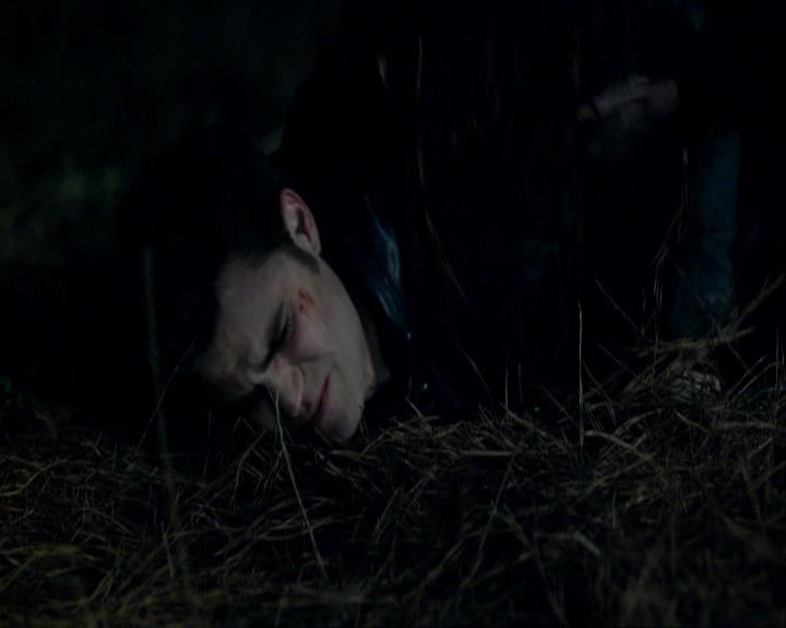 VampireDiariesWorld_dot_org-117LetTheRightOneIn1500.jpg