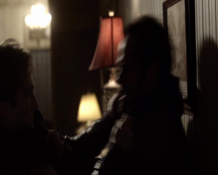 VampireDiariesWorld_dot_org-117LetTheRightOneIn1510.jpg