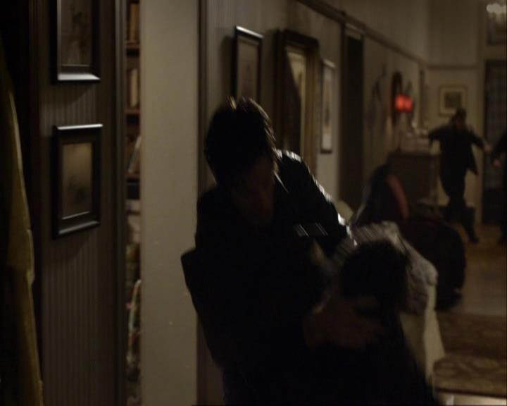VampireDiariesWorld_dot_org-117LetTheRightOneIn1516.jpg