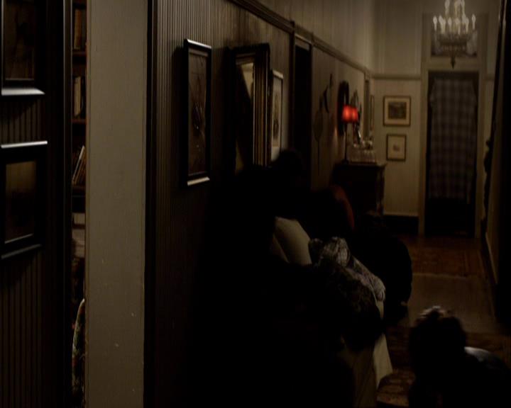 VampireDiariesWorld_dot_org-117LetTheRightOneIn1528.jpg