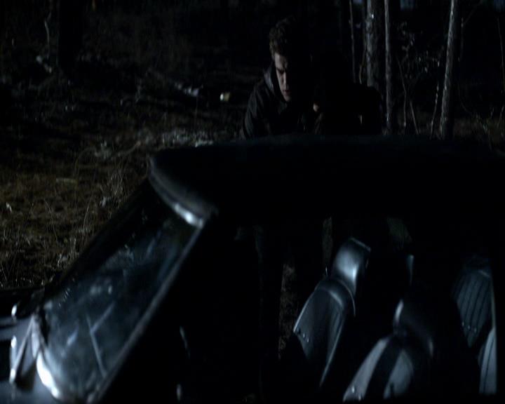 VampireDiariesWorld_dot_org-117LetTheRightOneIn1547.jpg