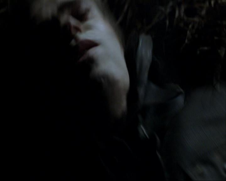 VampireDiariesWorld_dot_org-117LetTheRightOneIn1594.jpg