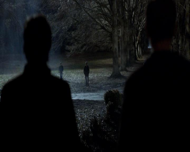 VampireDiariesWorld_dot_org-117LetTheRightOneIn1657.jpg