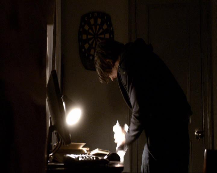 VampireDiariesWorld_dot_org-117LetTheRightOneIn2162.jpg