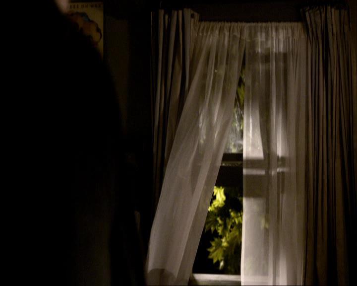 VampireDiariesWorld_dot_org-117LetTheRightOneIn2213.jpg