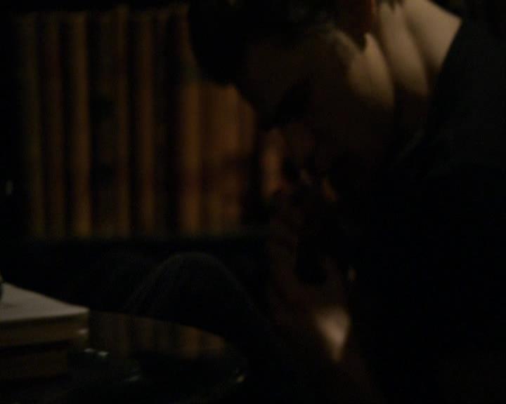 VampireDiariesWorld_dot_org-117LetTheRightOneIn2233.jpg