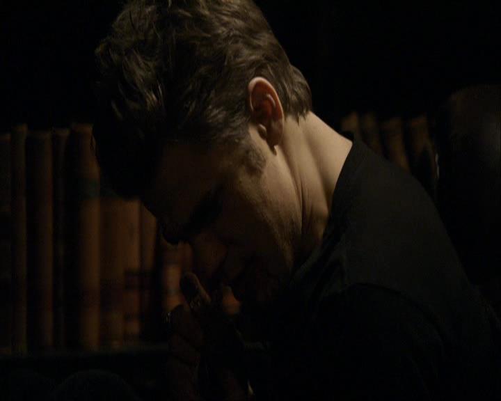 VampireDiariesWorld_dot_org-117LetTheRightOneIn2235.jpg