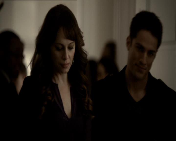 VampireDiariesWorld_dot_org-118UnderControl1158.jpg