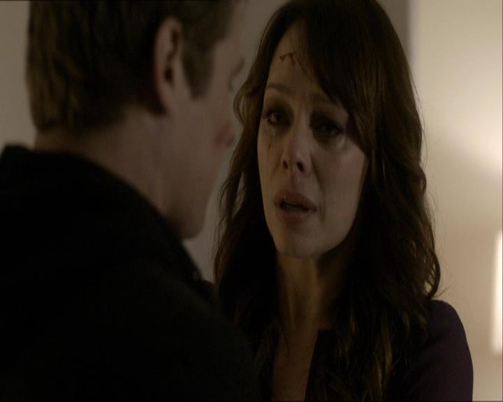 VampireDiariesWorld_dot_org-118UnderControl1927.jpg