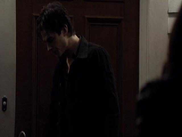 VampireDiariesWorld_dot_org-122FoundersDay1992.jpg