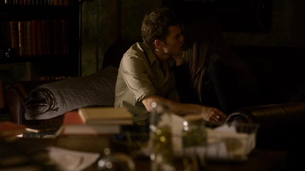 VampireDiariesWorld-dot-org_TVD-S1-SpecialFeatures_ANewBreedOfVampires_Captures00680.jpg