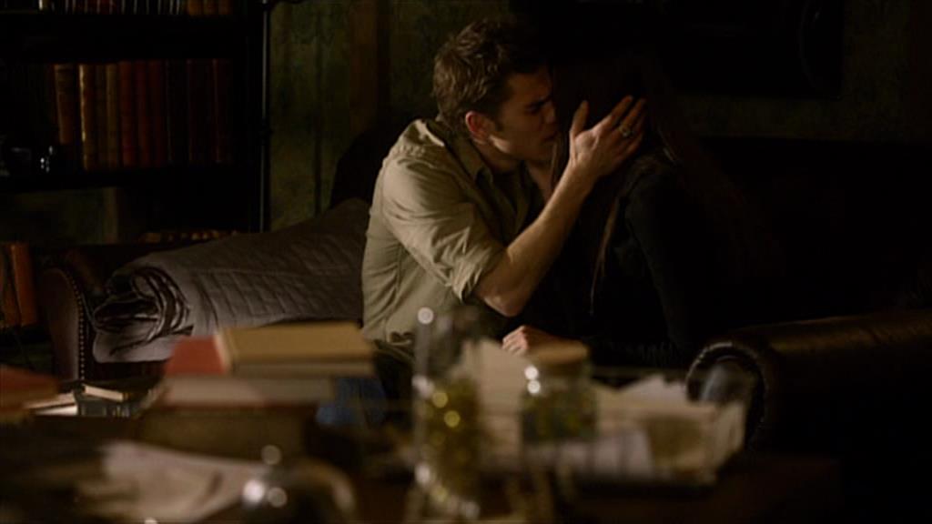 VampireDiariesWorld-dot-org_TVD-S1-SpecialFeatures_ANewBreedOfVampires_Captures00683.jpg