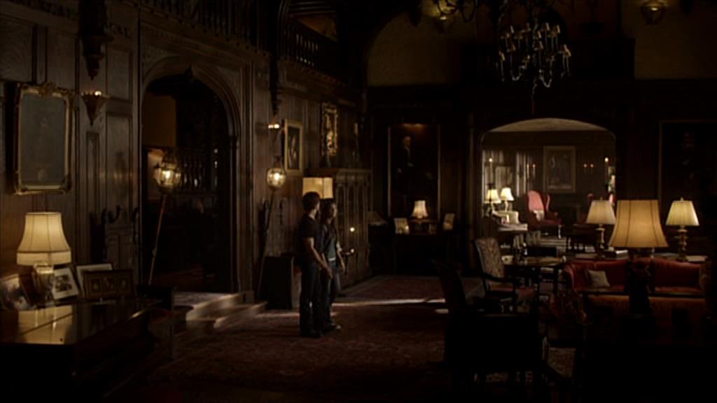 VampireDiariesWorld-dot-org_TVD-S1-SpecialFeatures_IntoMysticFalls_Captures01373.jpg