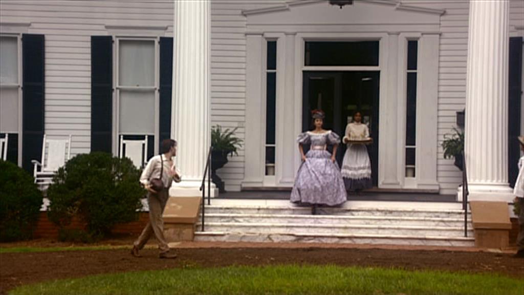 VampireDiariesWorld-dot-org_TVD-S1-SpecialFeatures_IntoMysticFalls_Captures01415.jpg