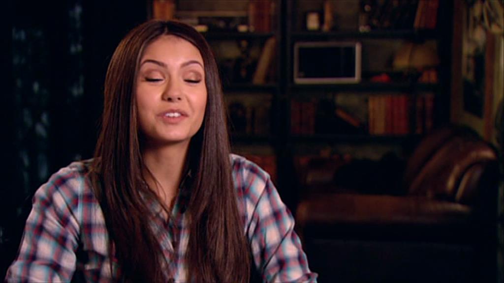 VampireDiariesWorld-dot-org_TVD-S1-SpecialFeatures_IntoMysticFalls_Captures01424.jpg