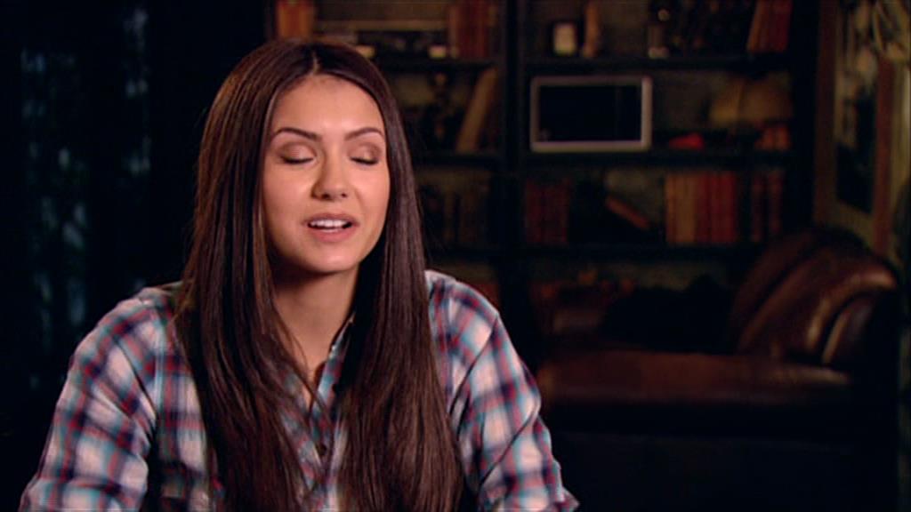 VampireDiariesWorld-dot-org_TVD-S1-SpecialFeatures_IntoMysticFalls_Captures01425.jpg
