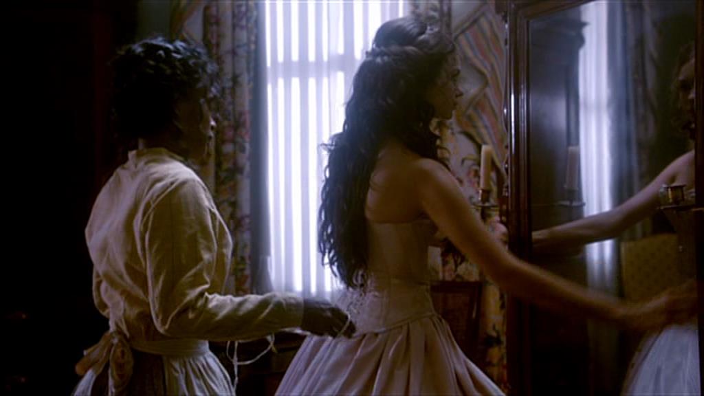 VampireDiariesWorld-dot-org_TVD-S1-SpecialFeatures_IntoMysticFalls_Captures01462.jpg