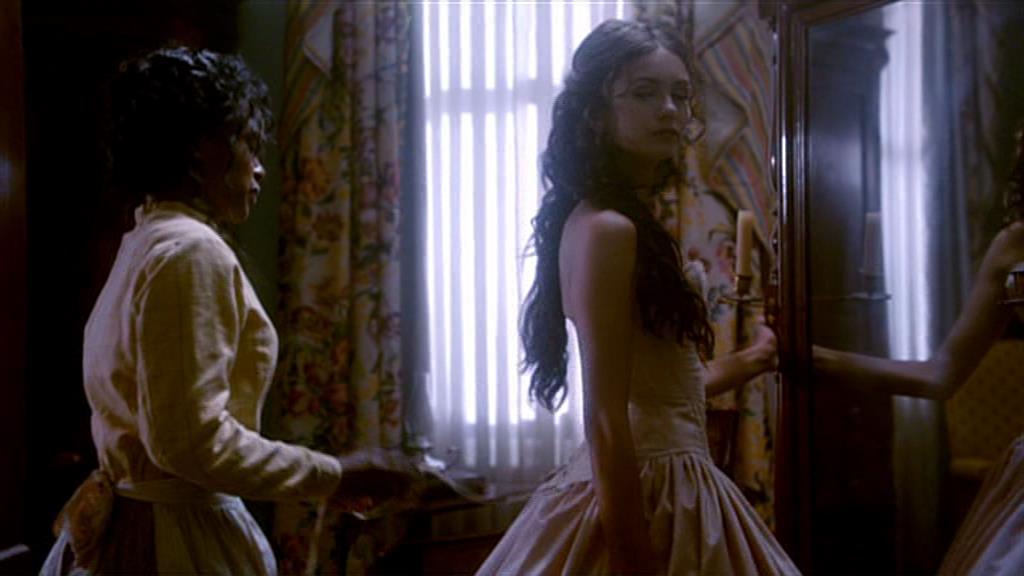 VampireDiariesWorld-dot-org_TVD-S1-SpecialFeatures_IntoMysticFalls_Captures01463.jpg