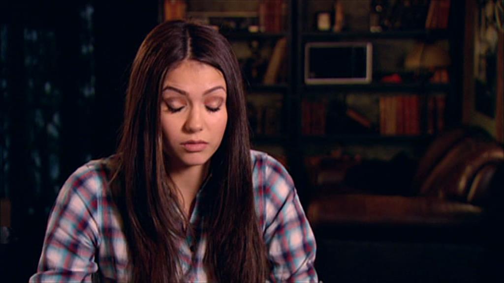 VampireDiariesWorld-dot-org_TVD-S1-SpecialFeatures_IntoMysticFalls_Captures01467.jpg