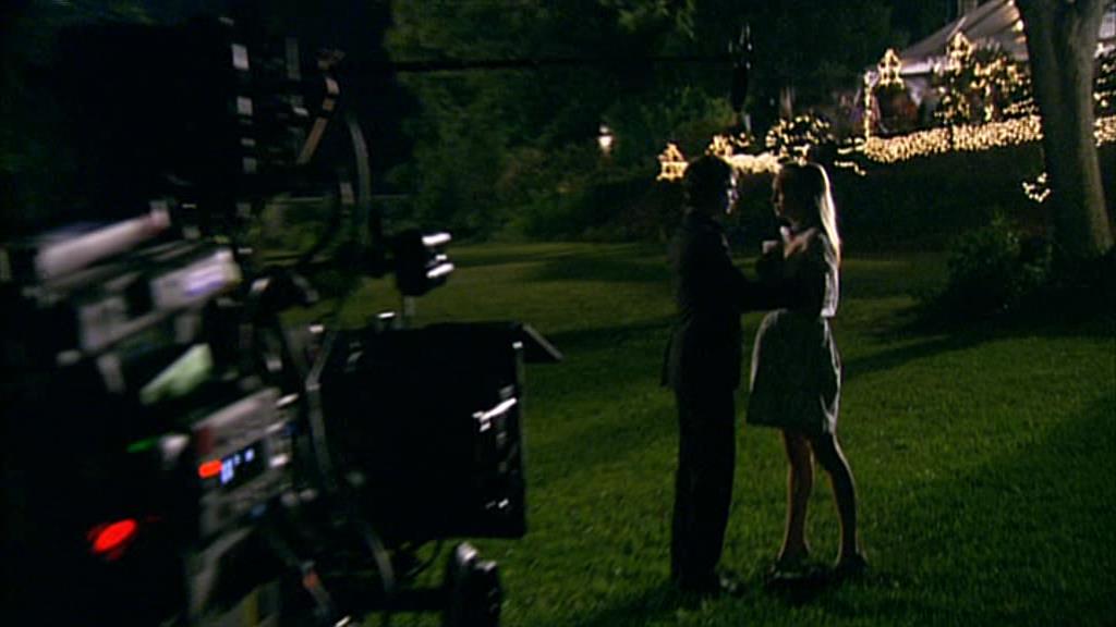 VampireDiariesWorld-dot-org_TVD-S1-SpecialFeatures_IntoMysticFalls_Captures01508.jpg