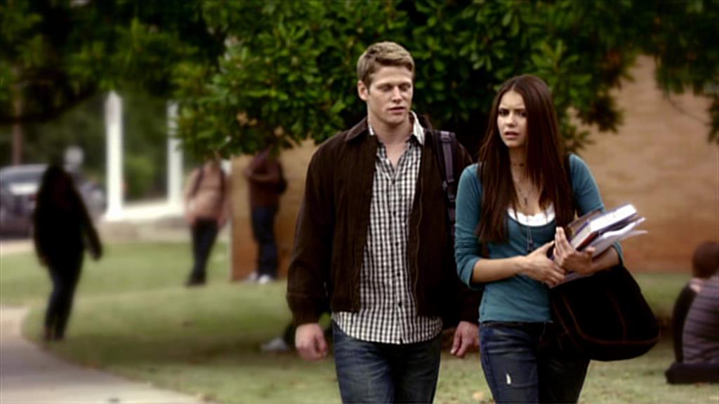 VampireDiariesWorld-dot-org_TVD-S1-SpecialFeatures_WhenVampireDontSuck_Captures00036.jpg
