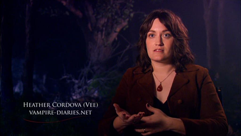 VampireDiariesWorld-dot-org_TVD-S1-SpecialFeatures_WhenVampireDontSuck_Captures00139.jpg