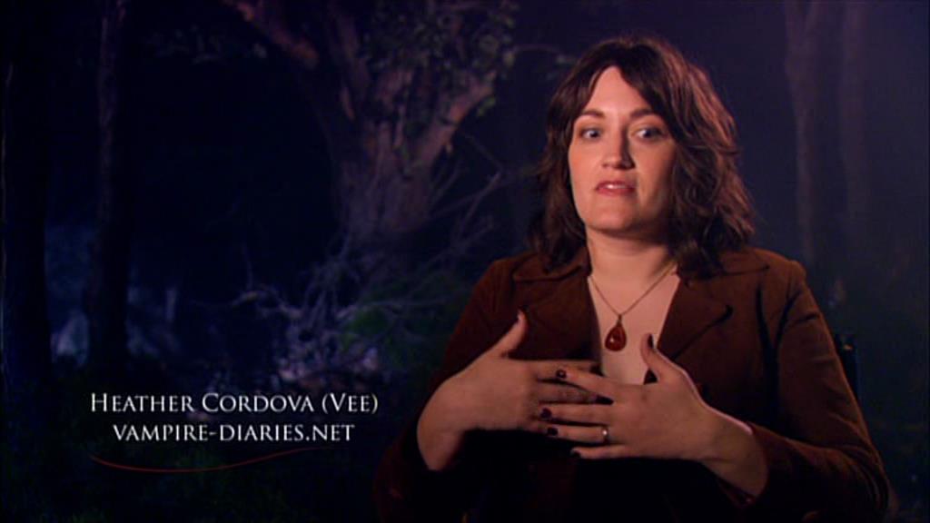 VampireDiariesWorld-dot-org_TVD-S1-SpecialFeatures_WhenVampireDontSuck_Captures00141.jpg