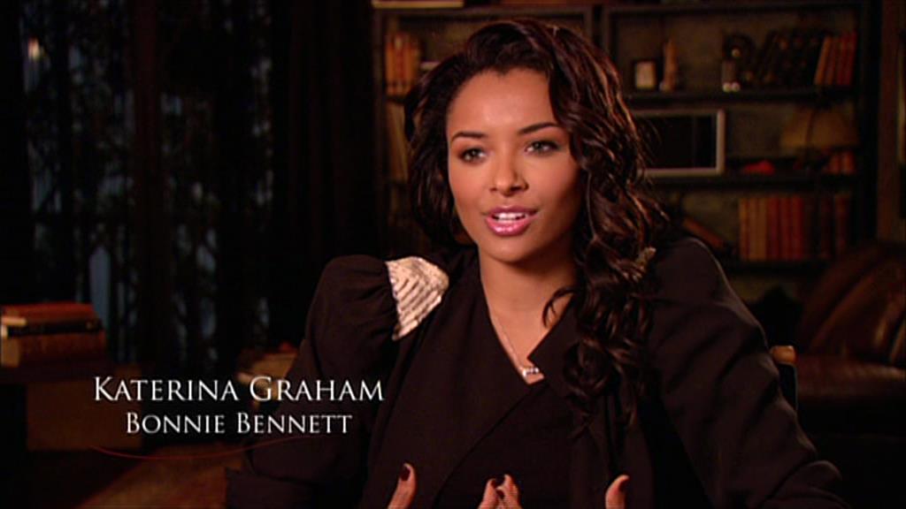 VampireDiariesWorld-dot-org_TVD-S1-SpecialFeatures_WhenVampireDontSuck_Captures00484.jpg