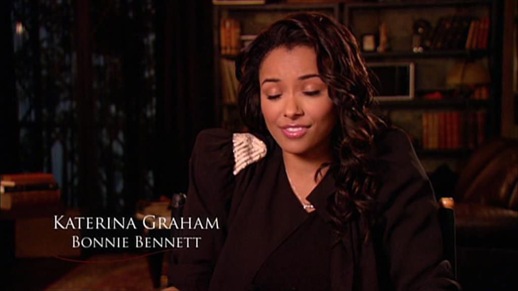 VampireDiariesWorld-dot-org_TVD-S1-SpecialFeatures_WhenVampireDontSuck_Captures00486.jpg
