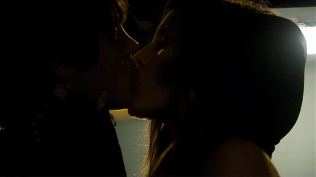 VampireDiariesWorld-dot-org_TVD-S1-SpecialFeatures_WhenVampireDontSuck_Captures00494.jpg