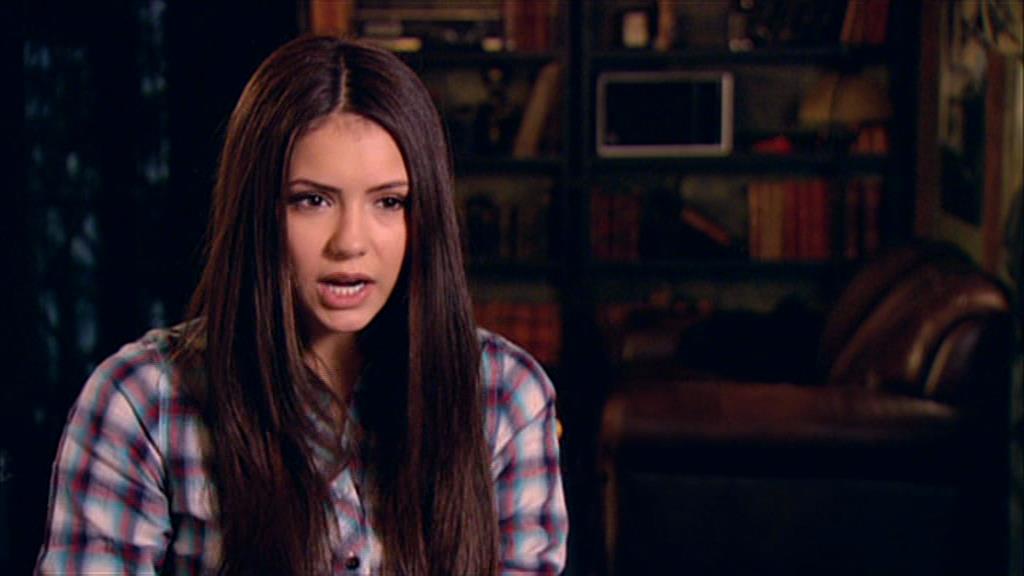 VampireDiariesWorld-dot-org_TVD-S1-SpecialFeatures_WhenVampireDontSuck_Captures00499.jpg