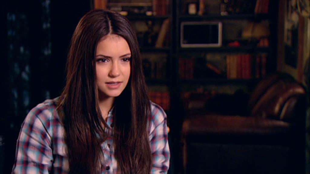 VampireDiariesWorld-dot-org_TVD-S1-SpecialFeatures_WhenVampireDontSuck_Captures00500.jpg