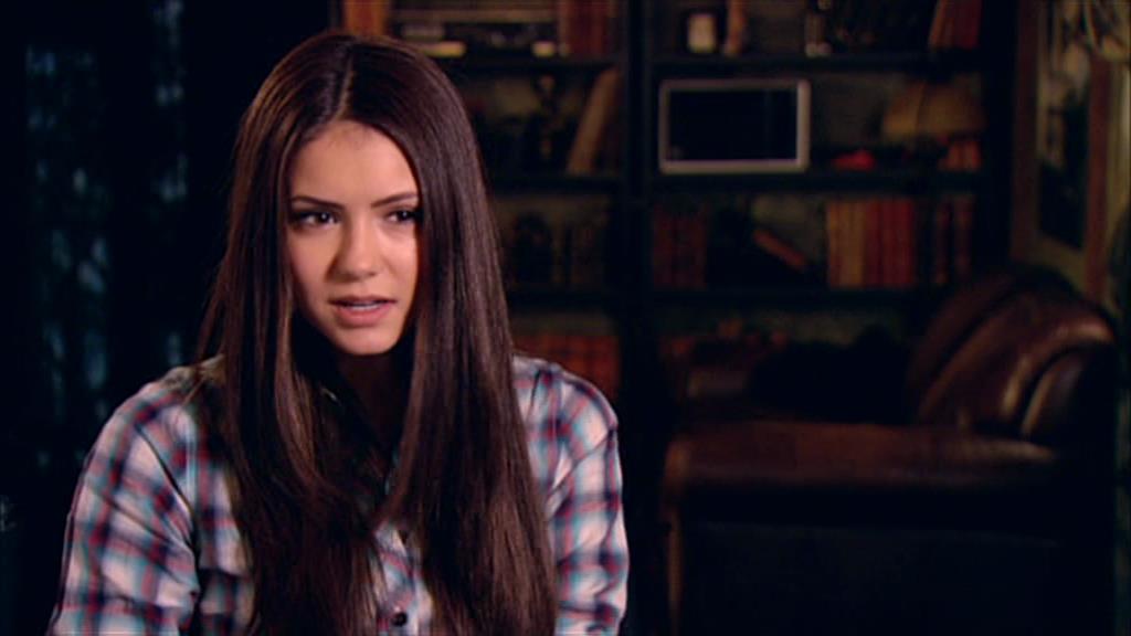 VampireDiariesWorld-dot-org_TVD-S1-SpecialFeatures_WhenVampireDontSuck_Captures00501.jpg