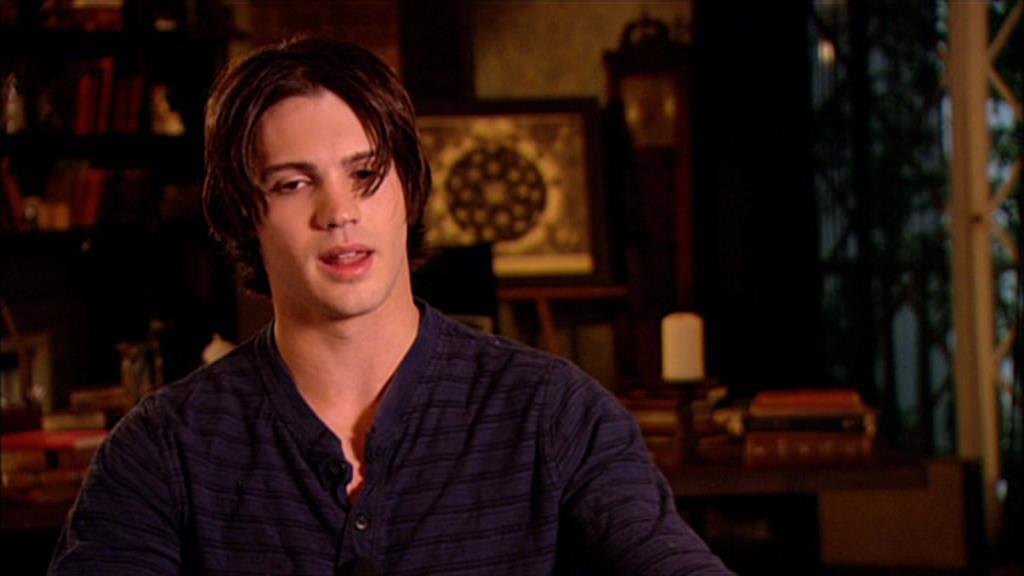VampireDiariesWorld-dot-org_TVD-S1-SpecialFeatures_WhenVampireDontSuck_Captures00605.jpg