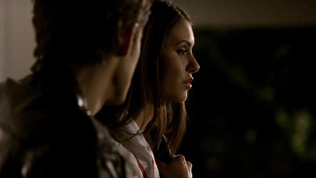 VampireDiariesWorld-dot-org_TVD-S1-SpecialFeatures_WhenVampireDontSuck_Captures00640.jpg