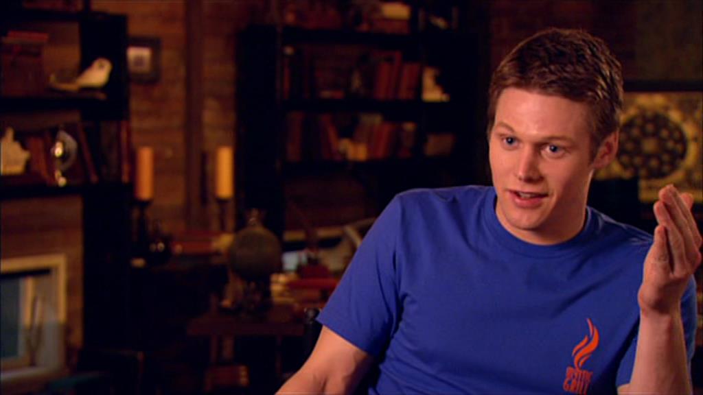 VampireDiariesWorld-dot-org_TVD-S1-SpecialFeatures_WhenVampireDontSuck_Captures01058.jpg