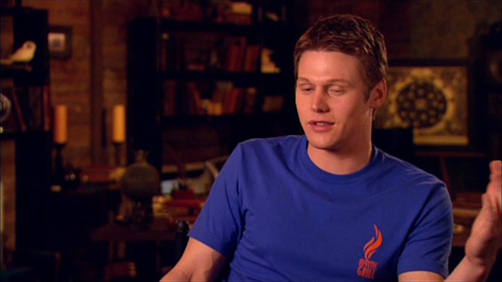VampireDiariesWorld-dot-org_TVD-S1-SpecialFeatures_WhenVampireDontSuck_Captures01065.jpg