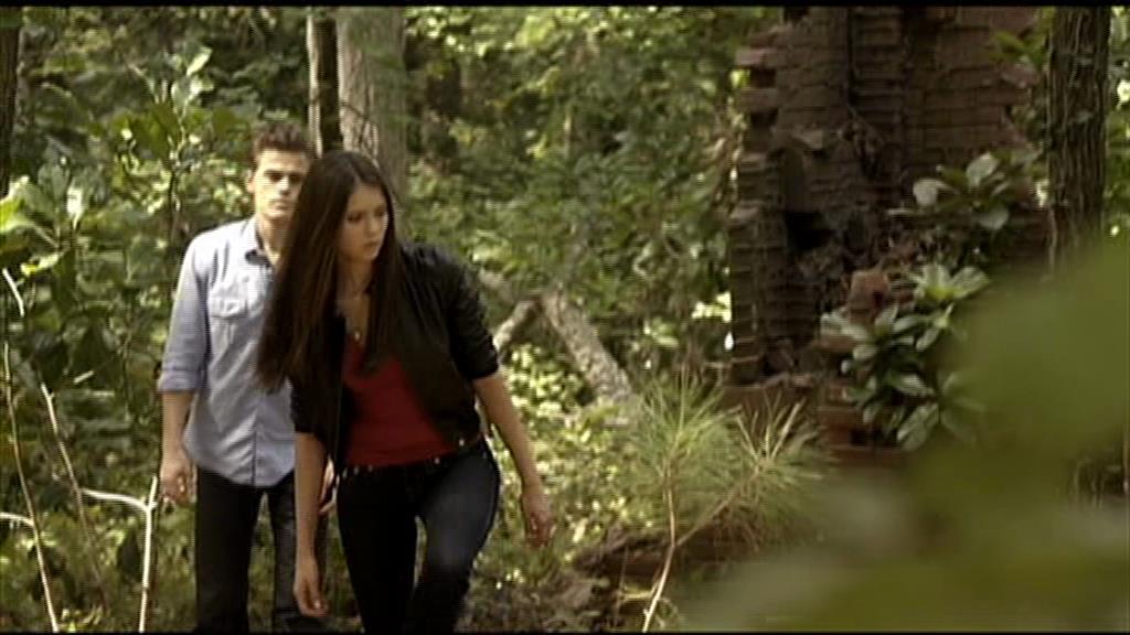 VampireDiariesWorld-dot-org_TVD-S1-UnairedScenes1x05_Captures00007.jpg