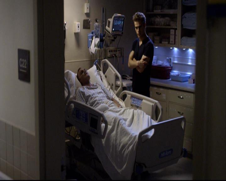 VampireDiariesWorld-dot-org_2x01TheReturn0823.jpg
