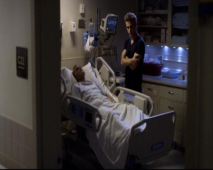 VampireDiariesWorld-dot-org_2x01TheReturn0824.jpg