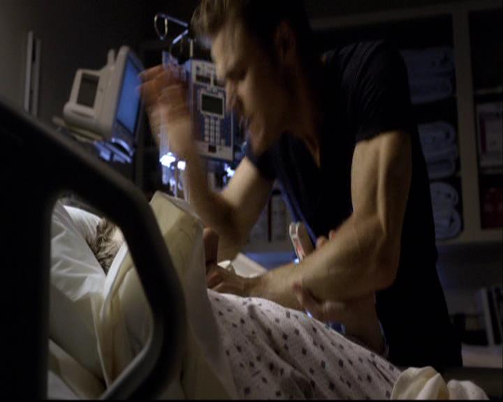 VampireDiariesWorld-dot-org_2x01TheReturn0837.jpg
