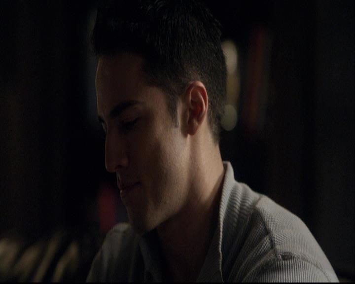 VampireDiariesWorld-dot-org_2x01TheReturn1324.jpg