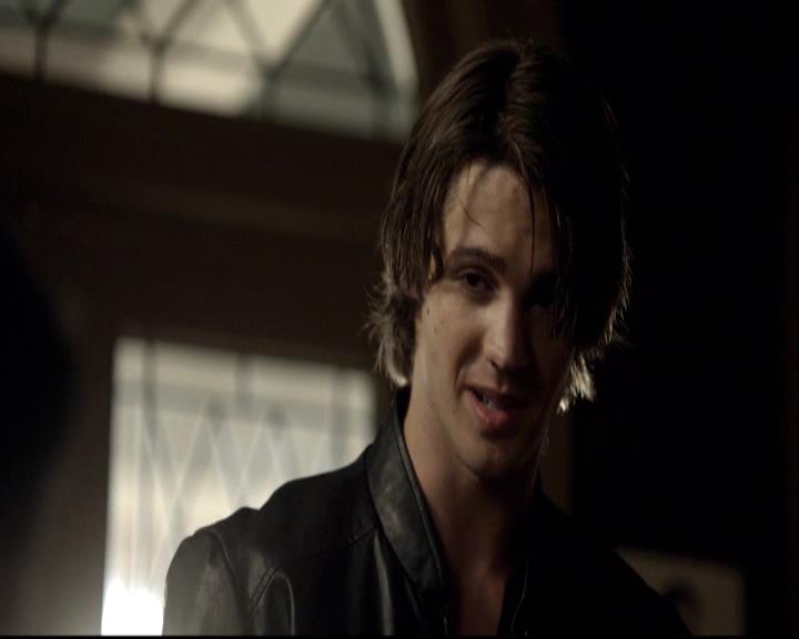 VampireDiariesWorld-dot-org_2x01TheReturn1331.jpg
