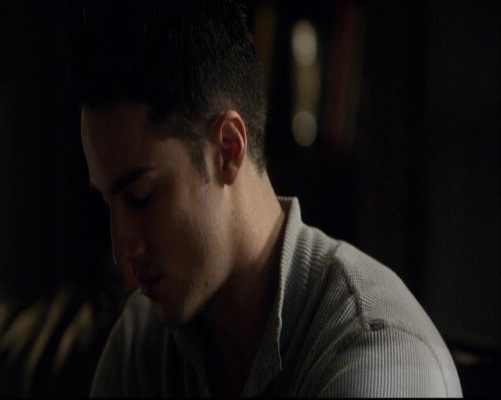 VampireDiariesWorld-dot-org_2x01TheReturn1333.jpg