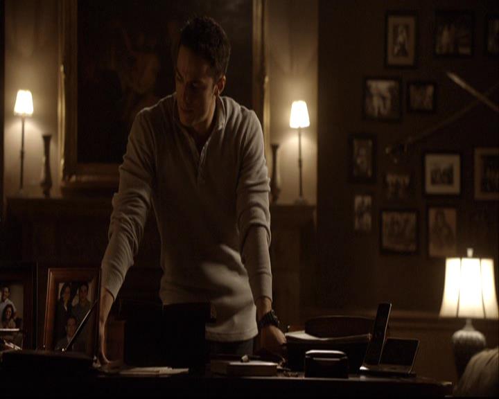 VampireDiariesWorld-dot-org_2x01TheReturn1694.jpg