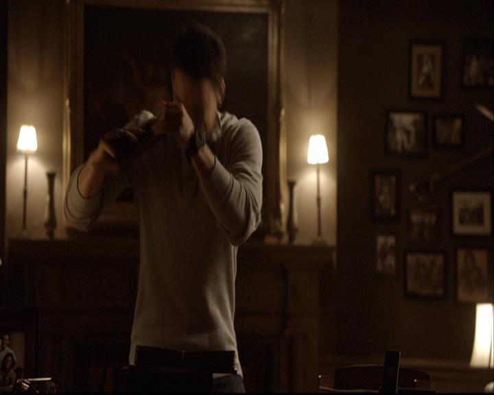 VampireDiariesWorld-dot-org_2x01TheReturn1703.jpg