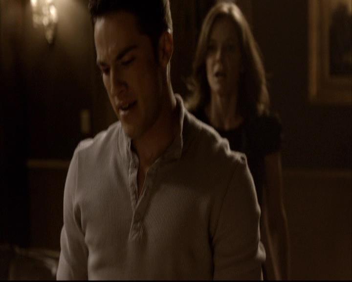VampireDiariesWorld-dot-org_2x01TheReturn1709.jpg