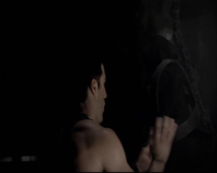 VampireDiariesWorld-dot-org_2x03BadMoonRising0134.jpg