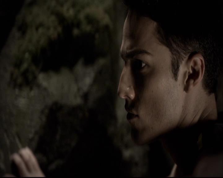 VampireDiariesWorld-dot-org_2x03BadMoonRising0145.jpg