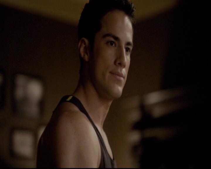 VampireDiariesWorld-dot-org_2x03BadMoonRising0350.jpg